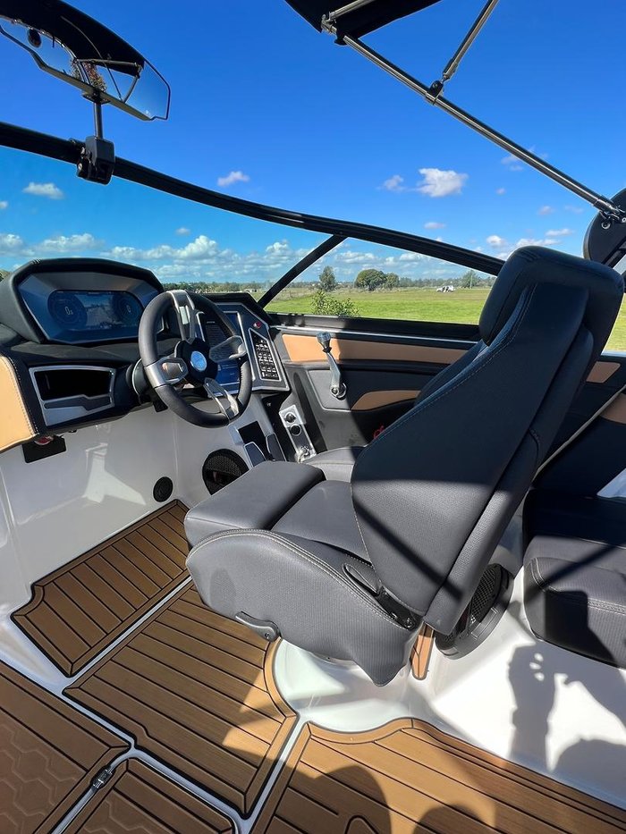 2023 MasterCraft XT22