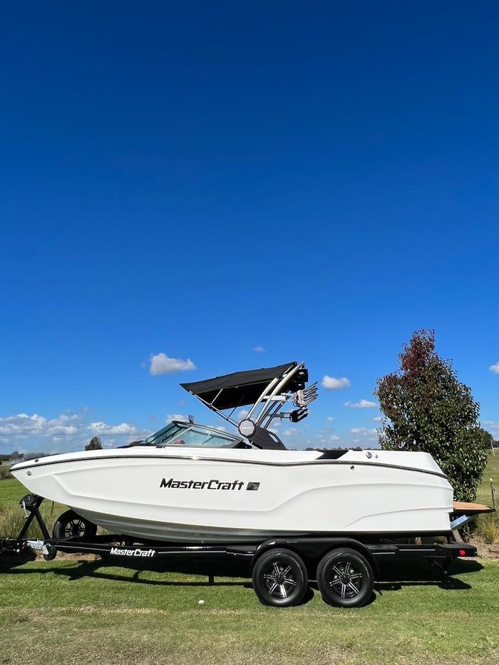 2023 MasterCraft XT22