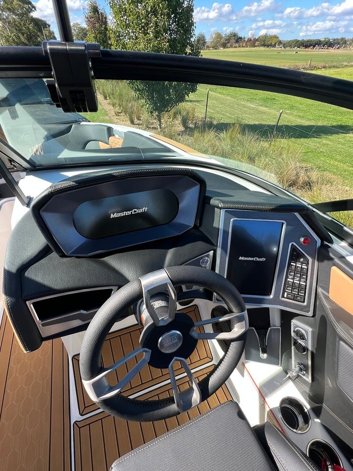 2023 MasterCraft XT22