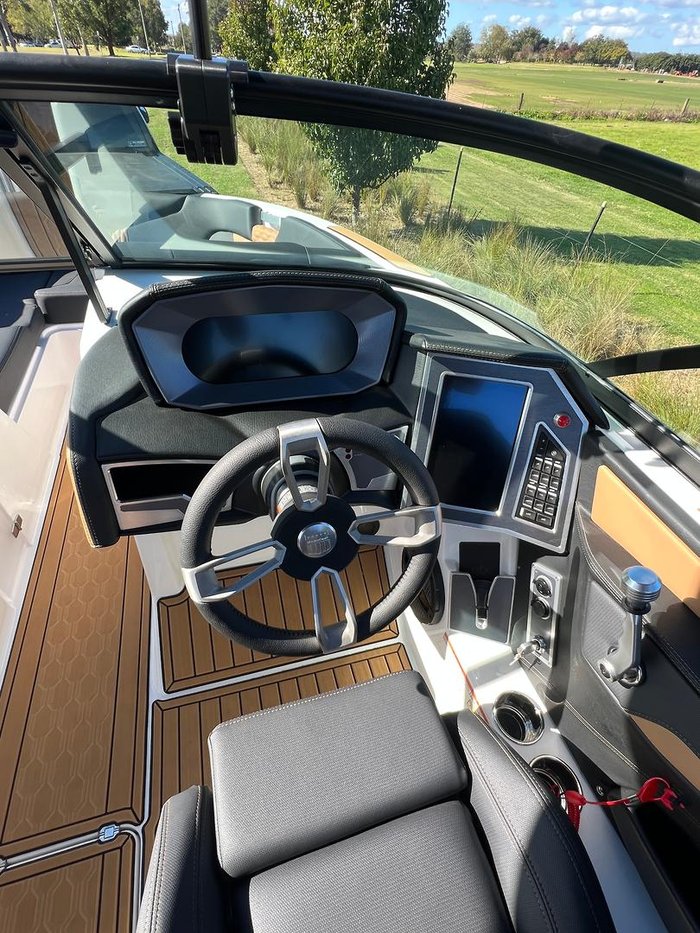 2023 MasterCraft XT22