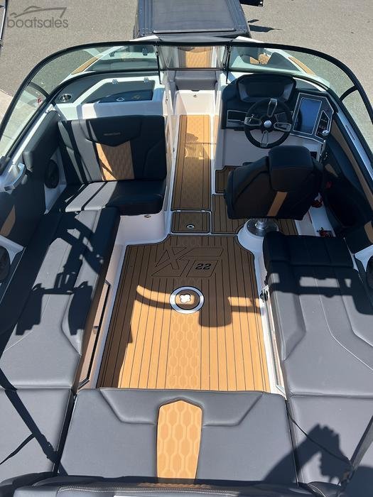 2023 MasterCraft XT22