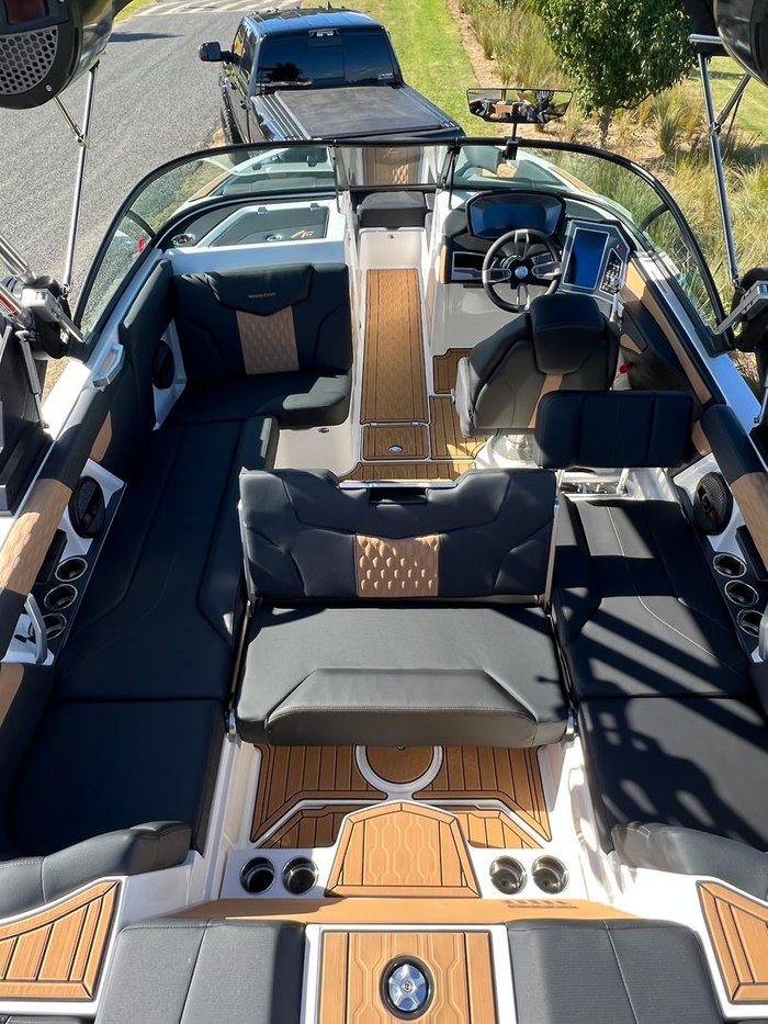 2023 MasterCraft XT22