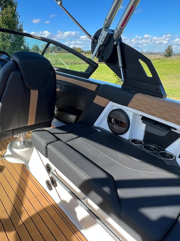 2023 MasterCraft XT22