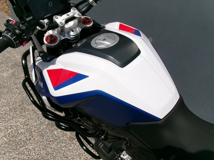 2025 BMW Motorrad F 900 GS ENDURO LIGHT WHITE/RACING BLUE METALLIC/RACING RED