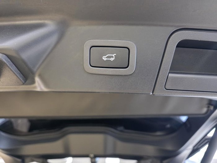 2019 Land Rover Range Rover Velar P250 SE L560 MY20 AWD Fuji White