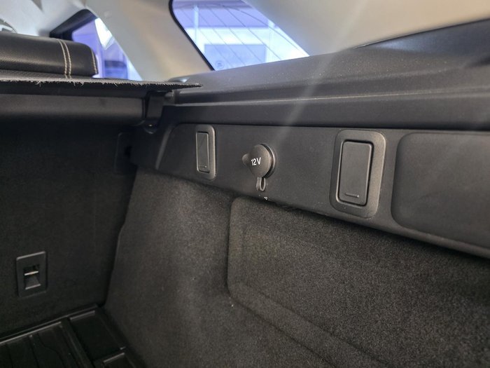 2019 Land Rover Range Rover Velar P250 SE L560 MY20 AWD Fuji White