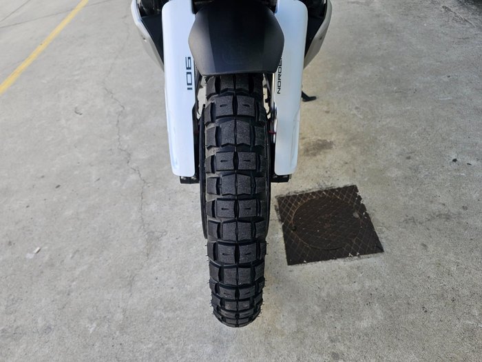 2022 HUSQVARNA NORDEN 901 GREY