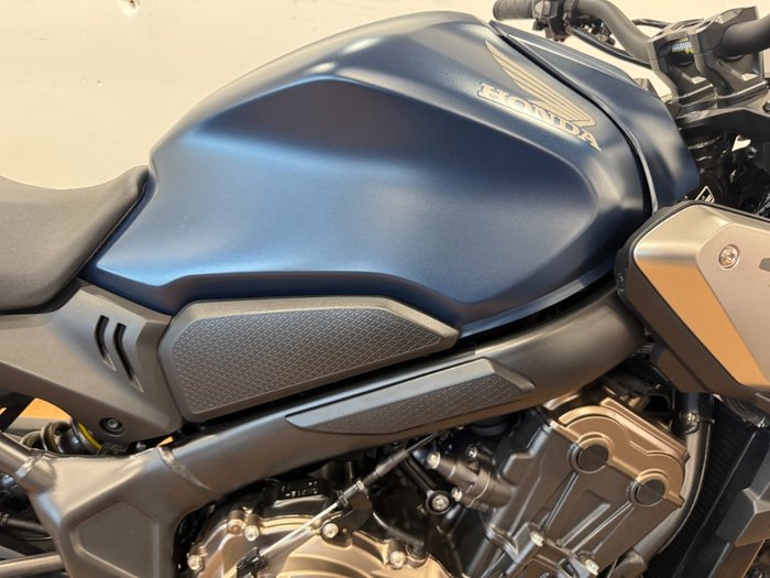 2022 Honda CB650R BLUE