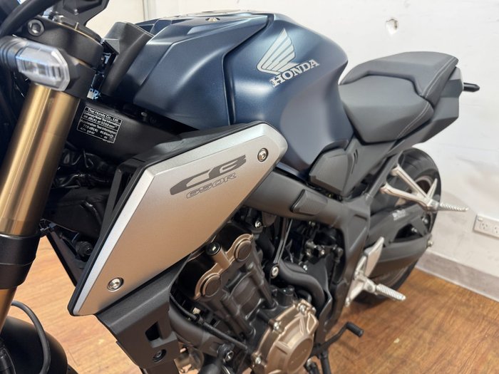 2022 Honda CB650R BLUE