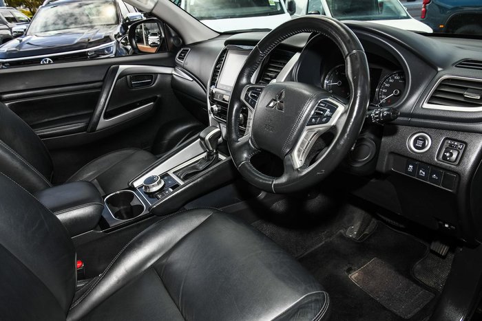 2020 Mitsubishi Pajero Sport GLS