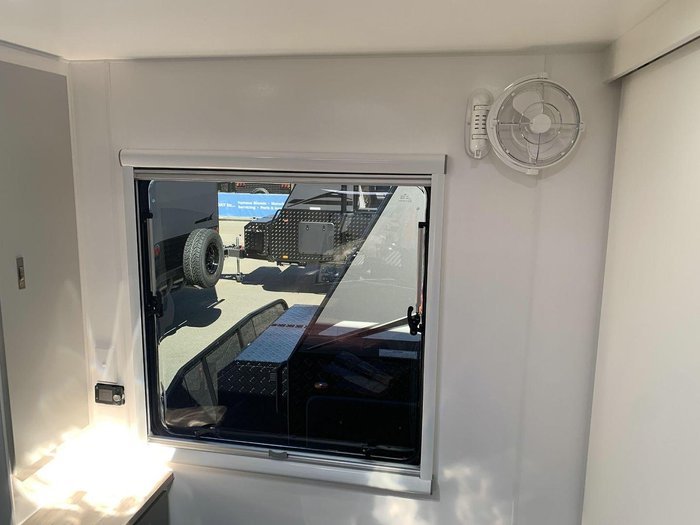 2025 Essential Caravans Cruiser V10 22'10'