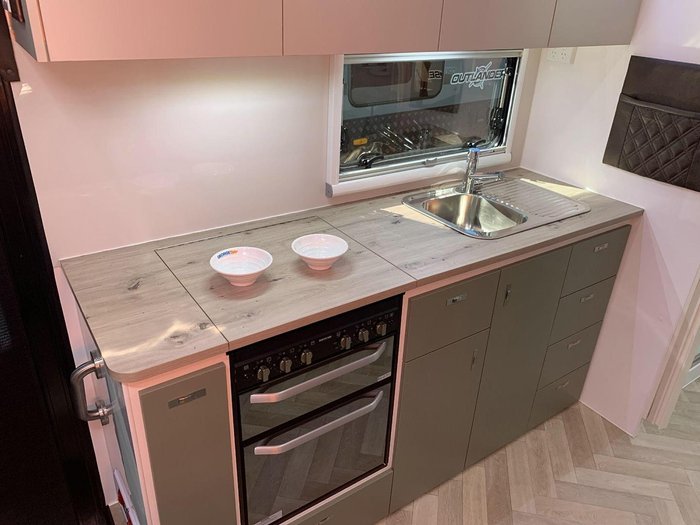 2025 Essential Caravans Cruiser V10 22'10'