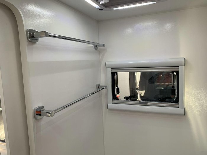 2025 Essential Caravans Cruiser V10 22'10'