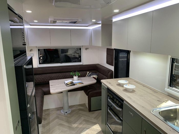 2025 Essential Caravans Cruiser V10 22'10'