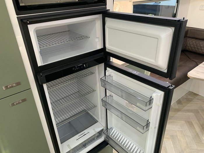 2025 Essential Caravans Cruiser V10 22'10'