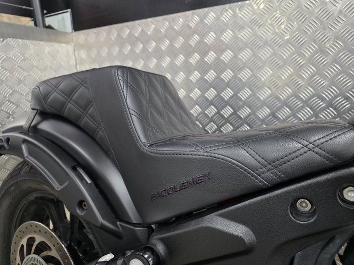 2019 INDIAN SCOUT BOBBER THUNDER BLACK BLACK