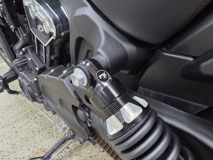 2019 INDIAN SCOUT BOBBER THUNDER BLACK BLACK