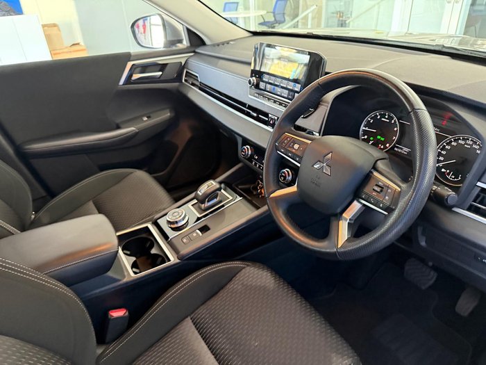 2022 Mitsubishi Outlander LS