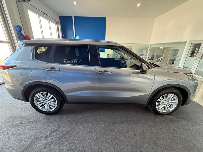 2022 Mitsubishi Outlander LS