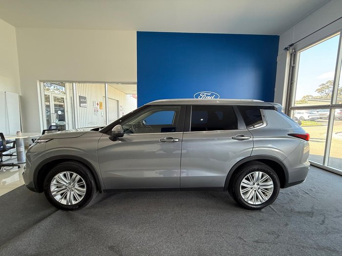 2022 Mitsubishi Outlander LS