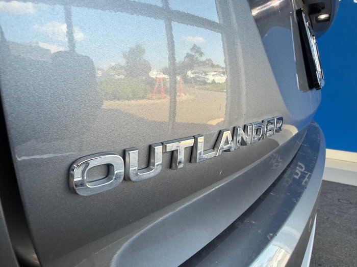 2022 Mitsubishi Outlander LS