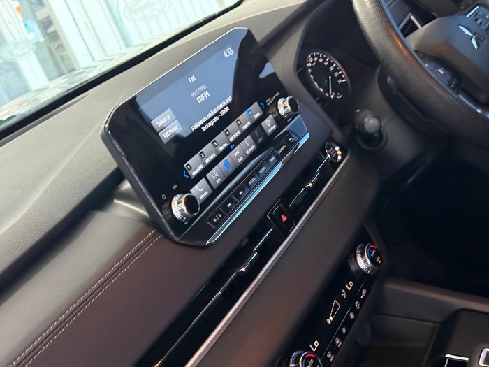 2022 Mitsubishi Outlander LS