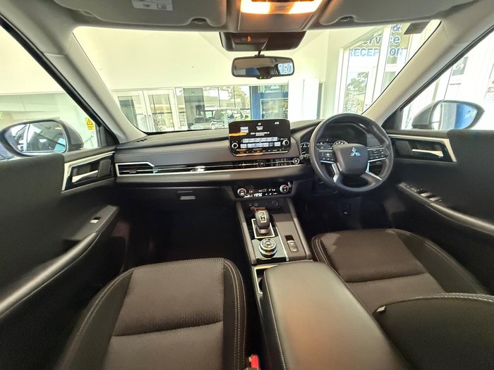 2022 Mitsubishi Outlander LS