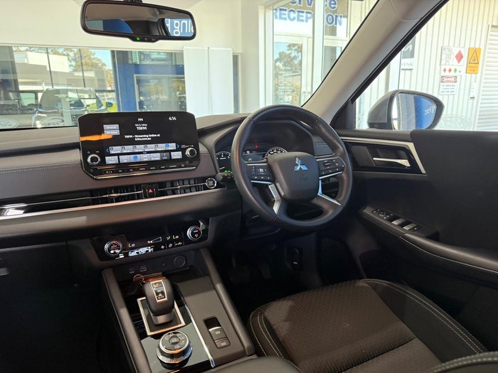 2022 Mitsubishi Outlander LS