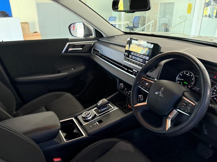 2022 Mitsubishi Outlander LS