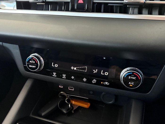 2022 Mitsubishi Outlander LS