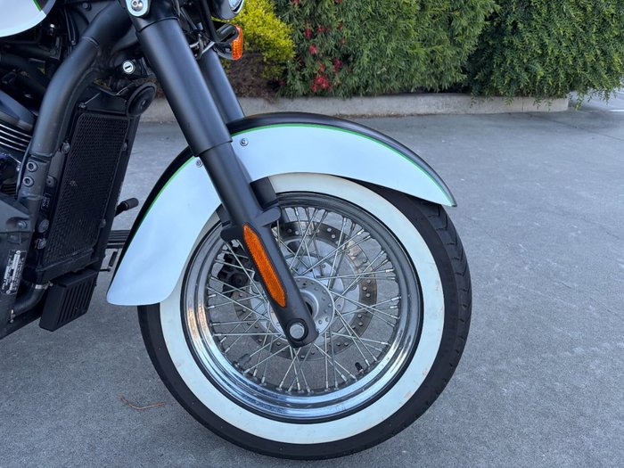 2015 Kawasaki VULCAN 900 CUSTOM White