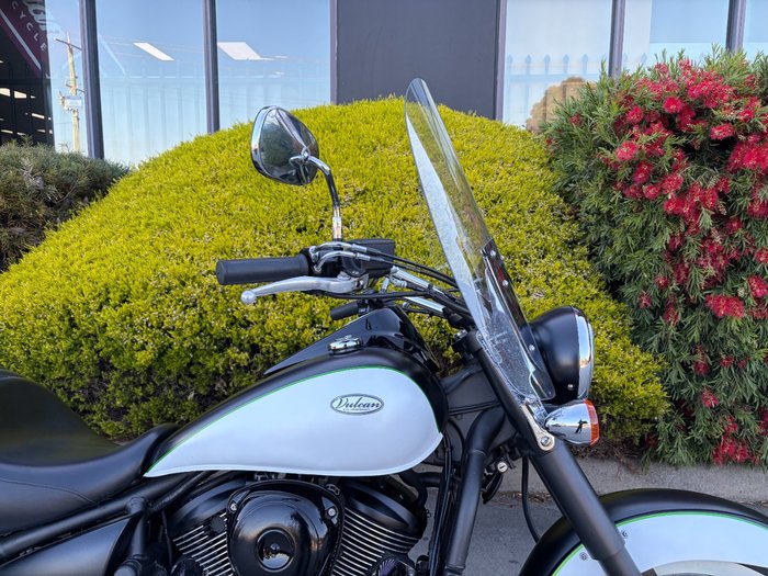 2015 Kawasaki VULCAN 900 CUSTOM White