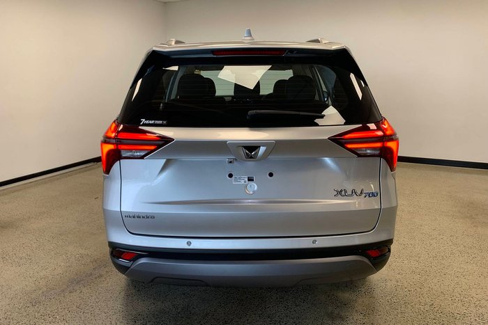 2025 Mahindra XUV700 AX7L