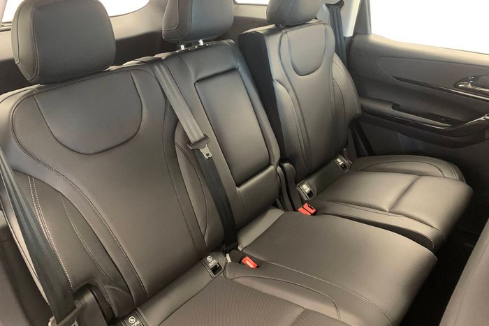 2025 Mahindra XUV700 AX7L