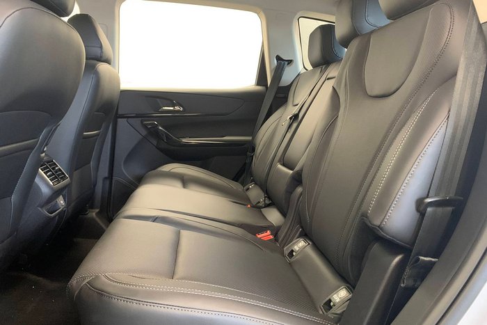 2025 Mahindra XUV700 AX7L