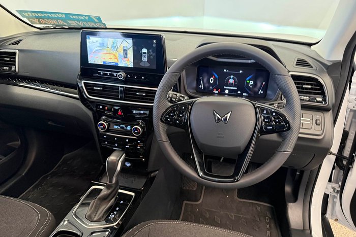 2025 Mahindra XUV3XO AX5L