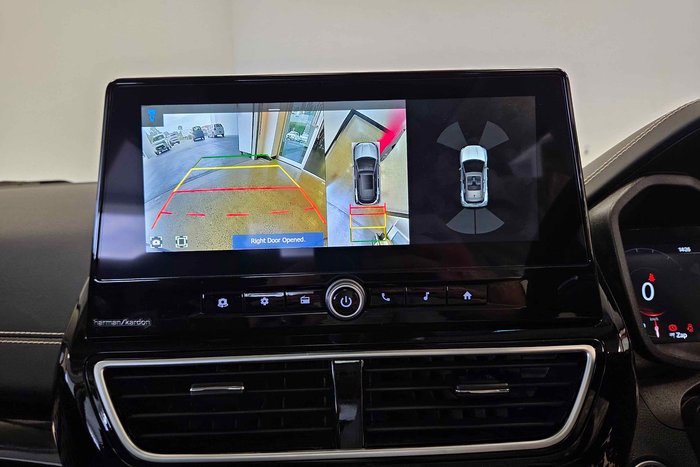 2025 Mahindra XUV3XO AX7L