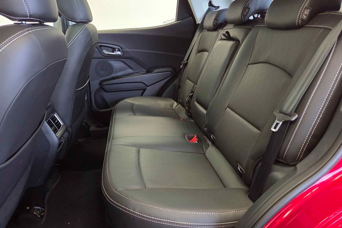 2025 Mahindra XUV3XO AX7L