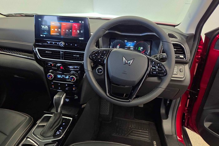 2025 Mahindra XUV3XO AX7L