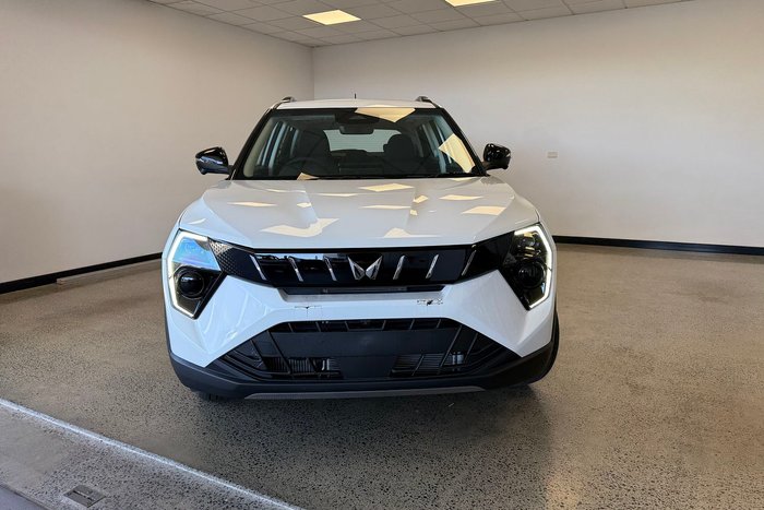 2025 Mahindra XUV3XO AX5L