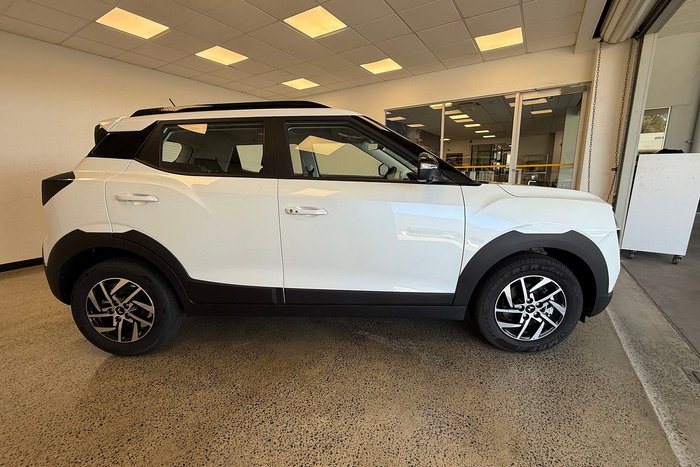 2025 Mahindra XUV3XO AX5L