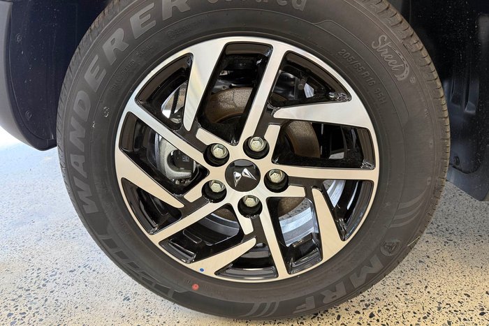 2025 Mahindra XUV3XO AX5L