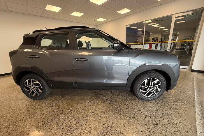 2025 Mahindra XUV3XO AX5L