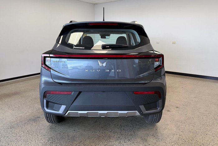 2025 Mahindra XUV3XO AX5L