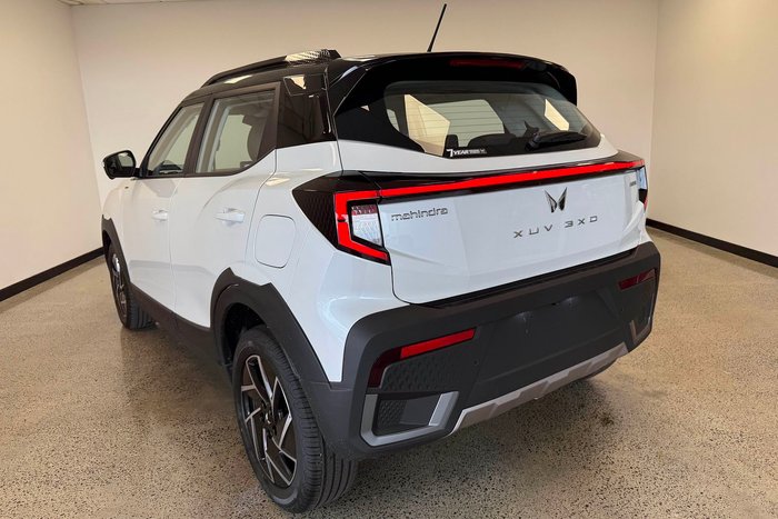2025 Mahindra XUV3XO AX7L