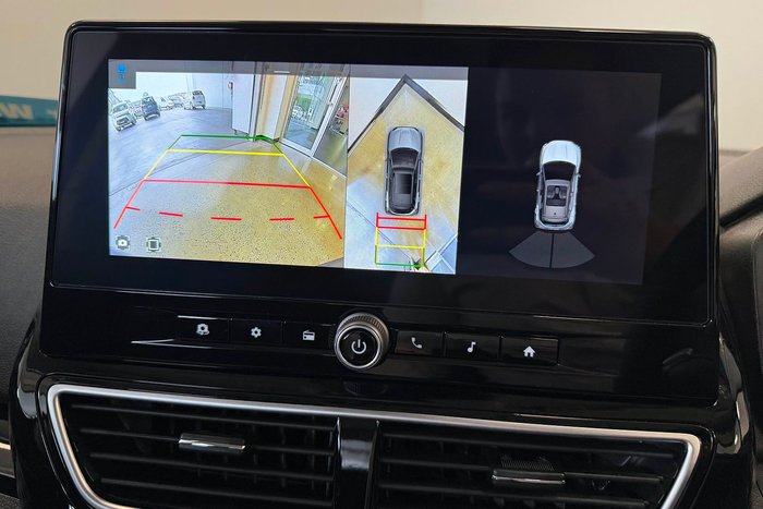 2025 Mahindra XUV3XO AX5L