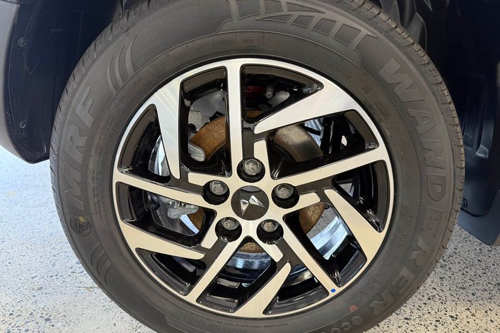 2025 Mahindra XUV3XO AX5L