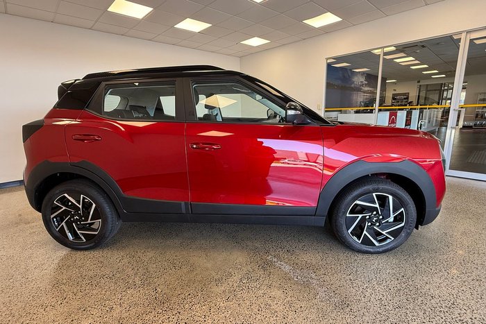 2025 Mahindra XUV3XO AX7L