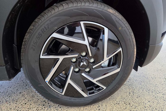 2025 Mahindra XUV3XO AX7L