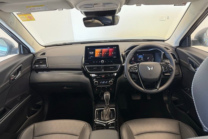 2025 Mahindra XUV3XO AX7L